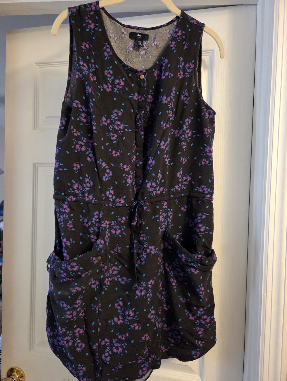 Sleeveless black dress with purple & blue flowers with pockets & waistband M med